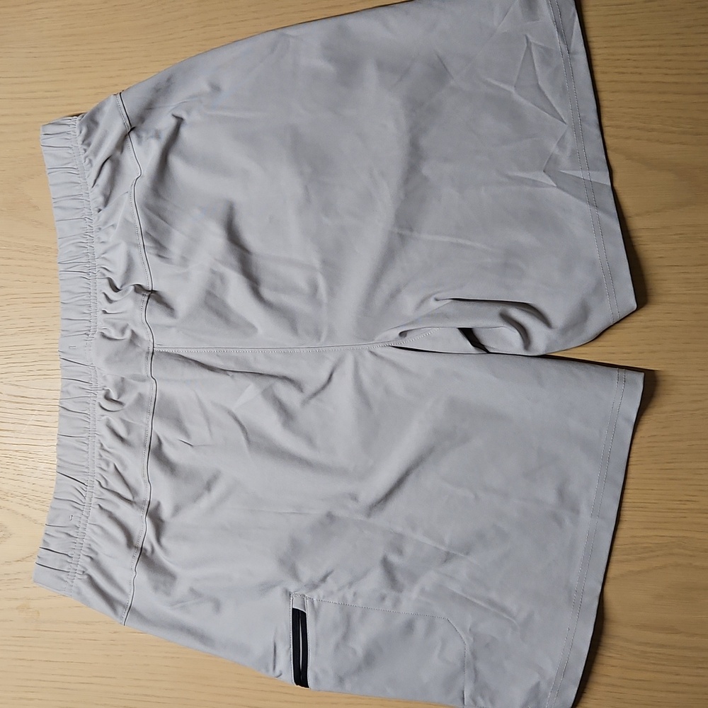 Men's Reebok Shorts - Picture 3 of 3
